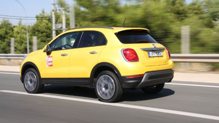 Όπως και το diesel, έτσι και το βενζινοκίνητο Fiat 500X με τετρακίνηση, έρχεται μόνο στην έκδοση Cross